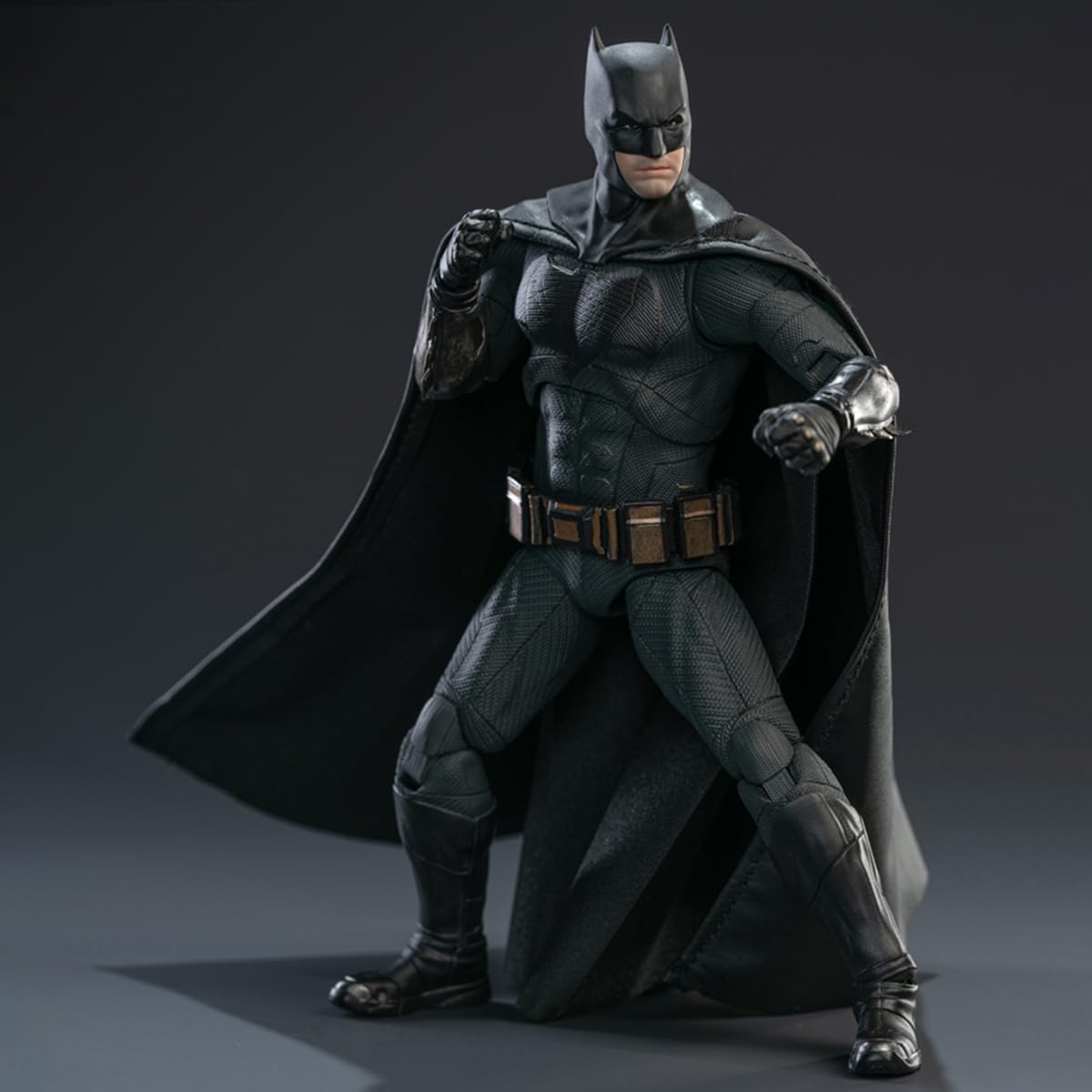 Fondjoy: DC - Batman: Justice League Light Armor Deluxe Version 1:9 Scale Action Figure