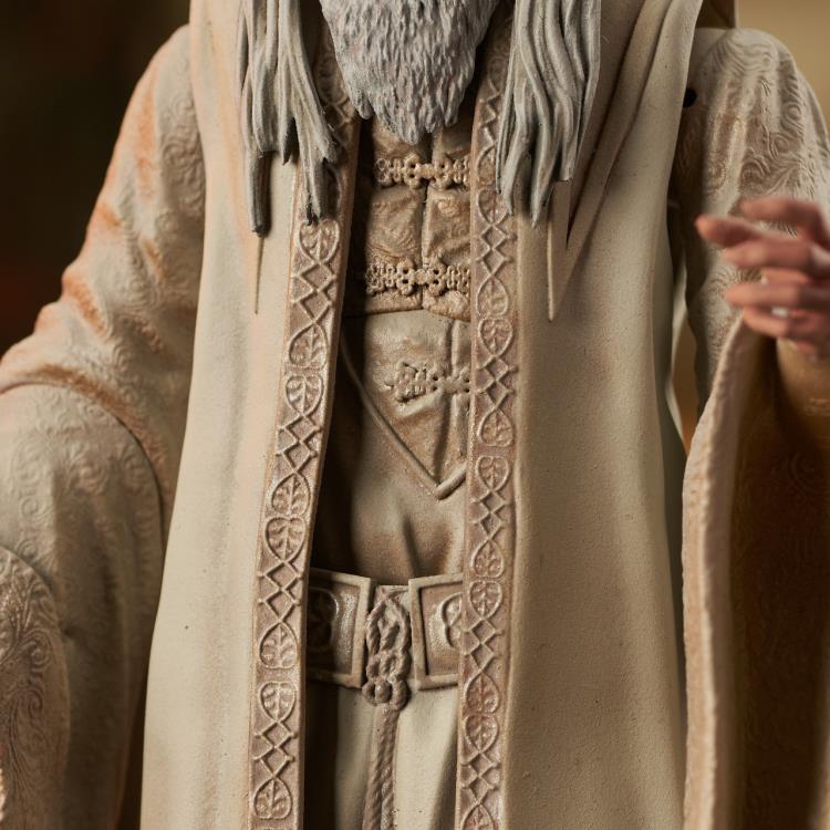 Diamond Select The Lord of the Rings: Saruman Deluxe Action Figure