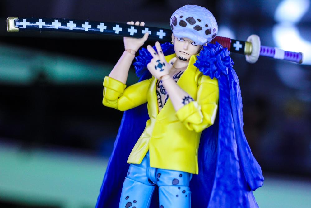 Bandai S.H.Figuarts: One Piece – Trafalgar Law (The Raid on Onigashima) Action Figure