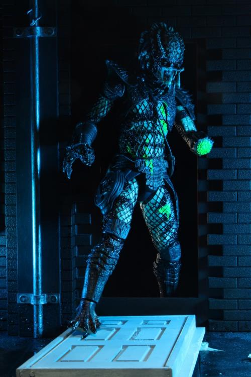 NECA Predator 2: Ultimate Battle-Damaged City Hunter Action Figure