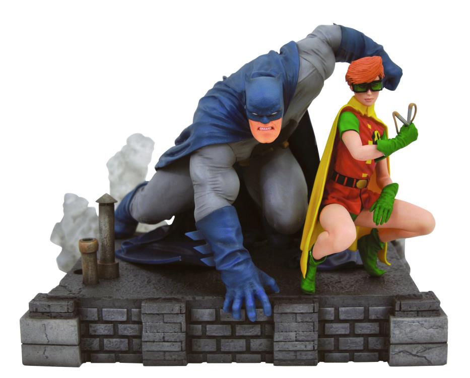 Diamond Gallery DC Comics Batman & Robin (Carrie Kelly) Deluxe Diorama