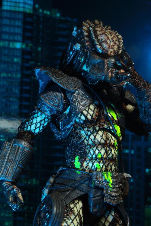 NECA Predator 2: Ultimate Battle-Damaged City Hunter Action Figure