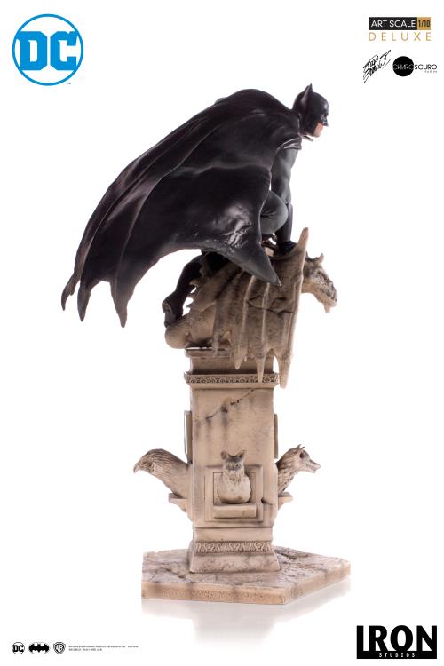 Iron Studios DC Comics Batman 1/10 Deluxe Art Scale Limited Edition Statue
