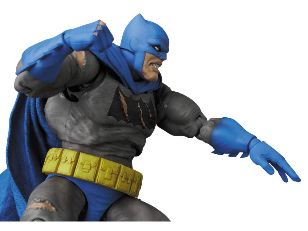 MAFEX Batman: The Dark Knight Returns Triumphant No.119 Batman