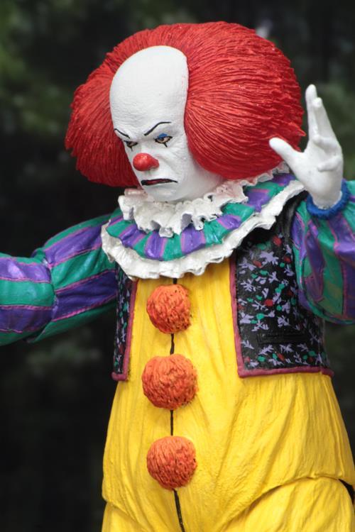 Neca It (1990) Ultimate Pennywise Figure - Nerd Arena