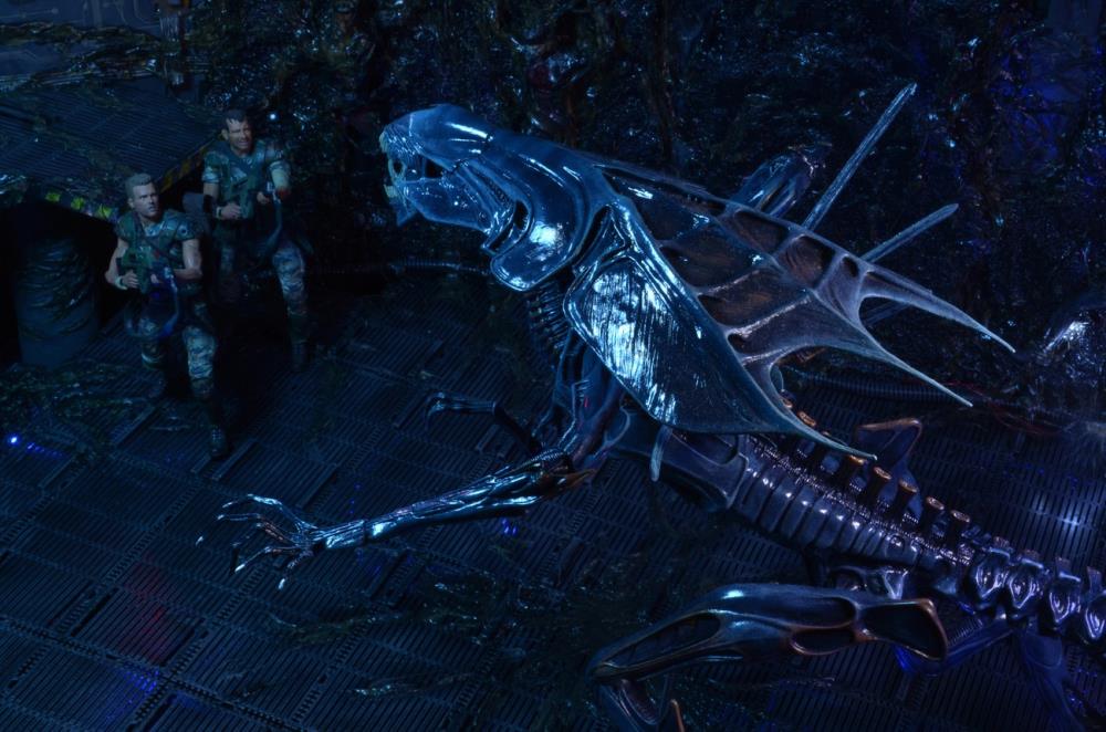 NECA Aliens - Xenomorph Queen Deluxe Action Figure