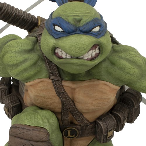 Diamond Gallery: Teenage Mutant Ninja Turtles - Leonardo Statue