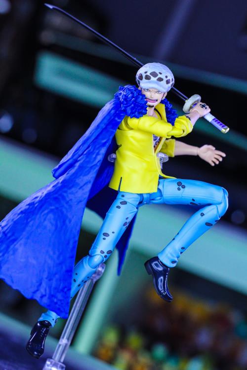 Bandai S.H.Figuarts: One Piece – Trafalgar Law (The Raid on Onigashima) Action Figure