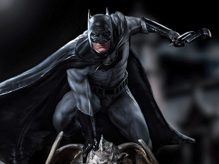 Iron Studios DC Comics Batman 1/10 Deluxe Art Scale Limited Edition Statue