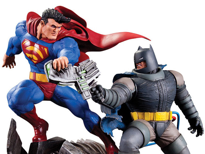 DC Collectibles Batman: The Dark Knight Returns Batman vs. Superman Limited Edition Mini Battle Statue