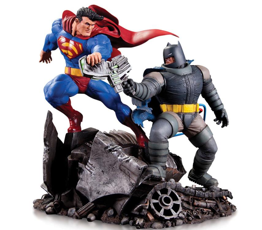DC Collectibles Batman: The Dark Knight Returns Batman vs. Superman Limited Edition Mini Battle Statue