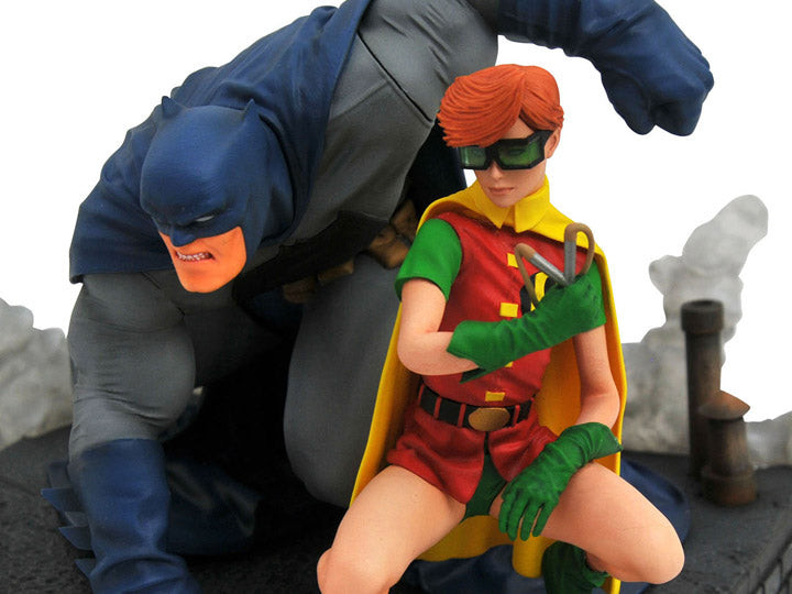 Diamond Gallery DC Comics Batman & Robin (Carrie Kelly) Deluxe Diorama