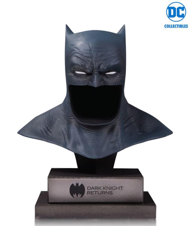DC Collectibles The Dark Knight Returns DC Gallery Batman Cowl 1/2 Scale Limited Edition Replica