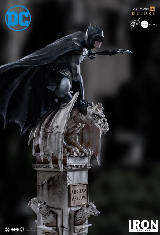 Iron Studios DC Comics Batman 1/10 Deluxe Art Scale Limited Edition Statue