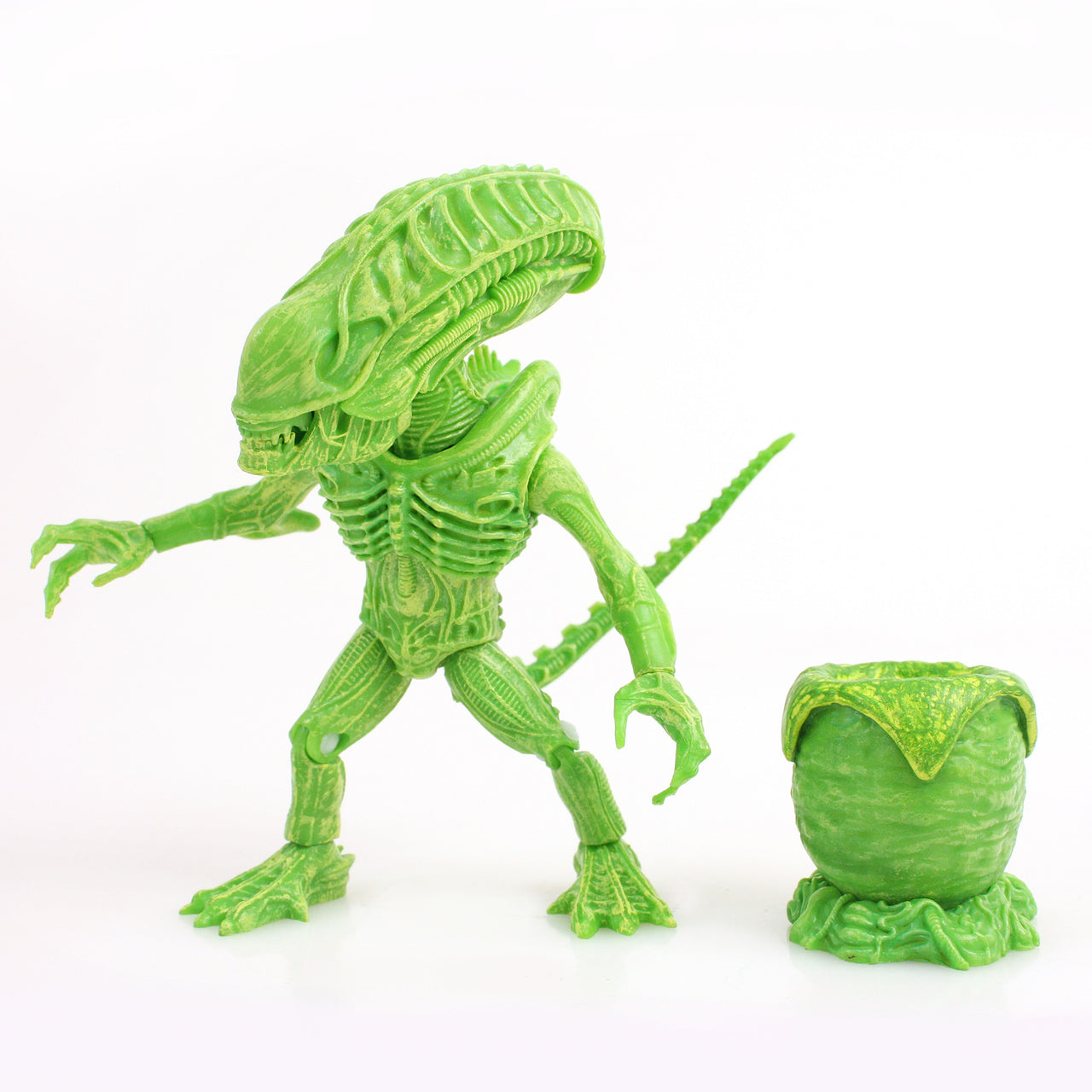 The Loyal Subjects - Alien: Xenomorph green with Ovomorph egg open