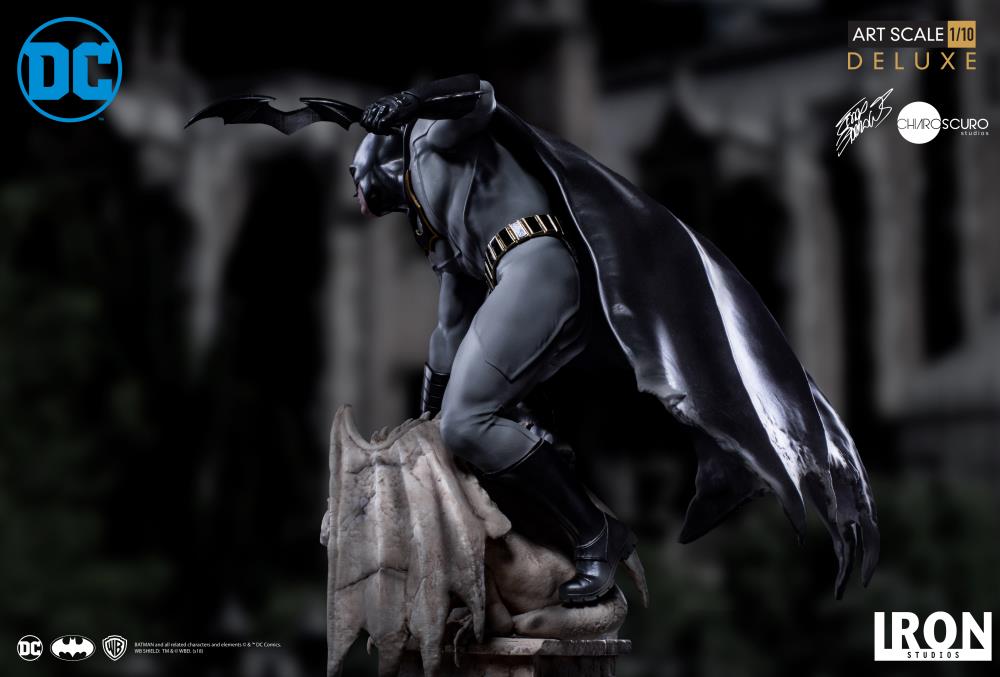 Iron Studios DC Comics Batman 1/10 Deluxe Art Scale Limited Edition Statue