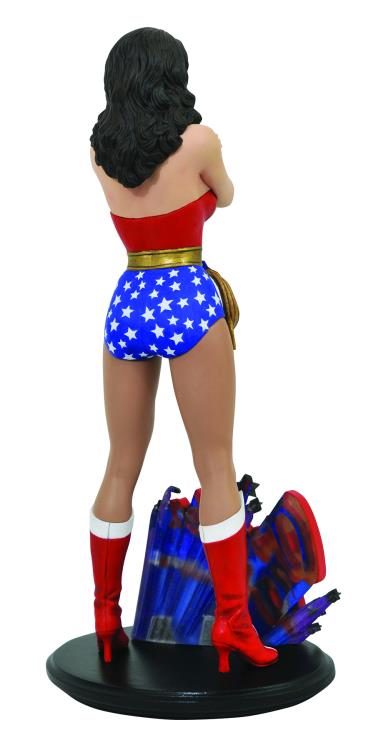 Diamond Select DC Gallery Wonder Woman - Lynda Carter Statue