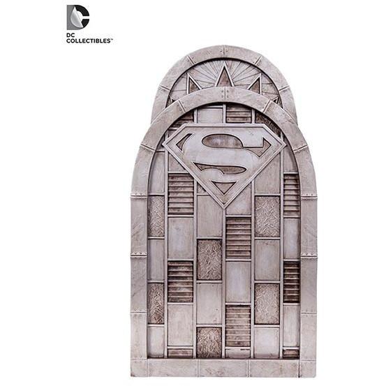 DC Collectibles DC Comics Superman and Batman Bookends - Nerd Arena