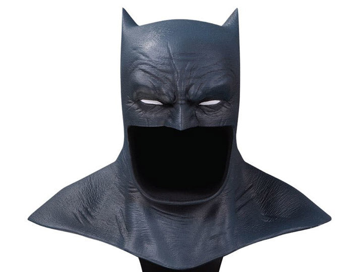DC Collectibles The Dark Knight Returns DC Gallery Batman Cowl 1/2 Scale Limited Edition Replica