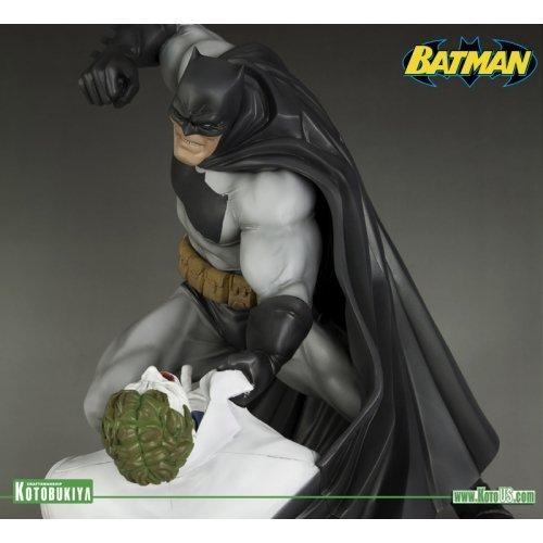 Kotobukiya The Dark Knight Returns: Batman vs. Joker ArtFX Statue (Hunt The Dark Knight) - Nerd Arena